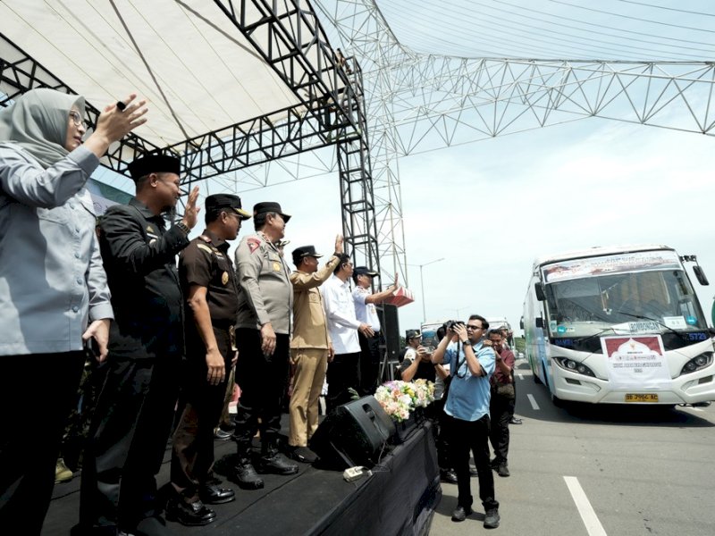 Gubernur Sulsel Lepas Peserta Mudik Gratis, Gunakan 35 Armada Bus