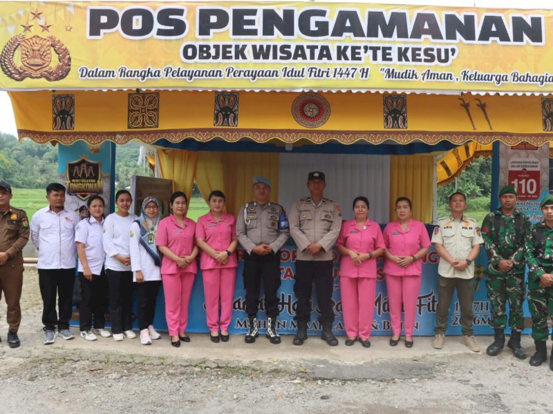Bhayangkari Cabang Toraja Utara Kunjungi Pos Ops Ketupat 2026, Bagi-bagi Bingkisan 