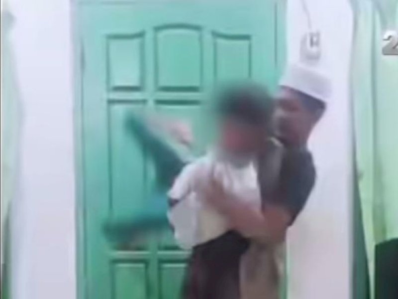 Guru Ngaji di Probolinggo yang Viral Banting Murid Gegara Mobil Tergores Kini Tersangka