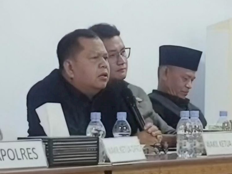 Julianto Mapaliey saat RDP di DPRD Toraja Utara. 
