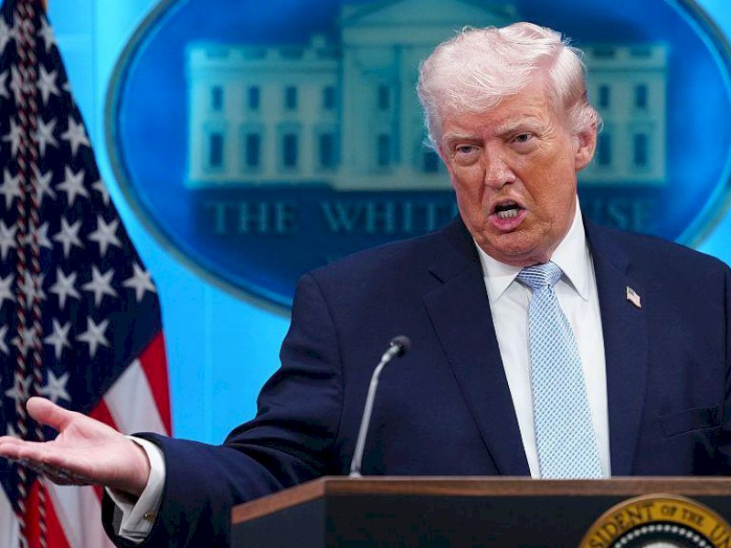 Trump Sesumbar Ratakan Iran Jika Selat Hormuz tak Dibuka Malam Nanti