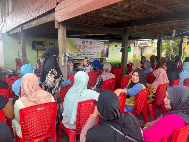 Anggota DPRD Wajo Andi Sumange Alam  melakukan reses di Desa Cinnongtabi, Kecamatan Majauleng