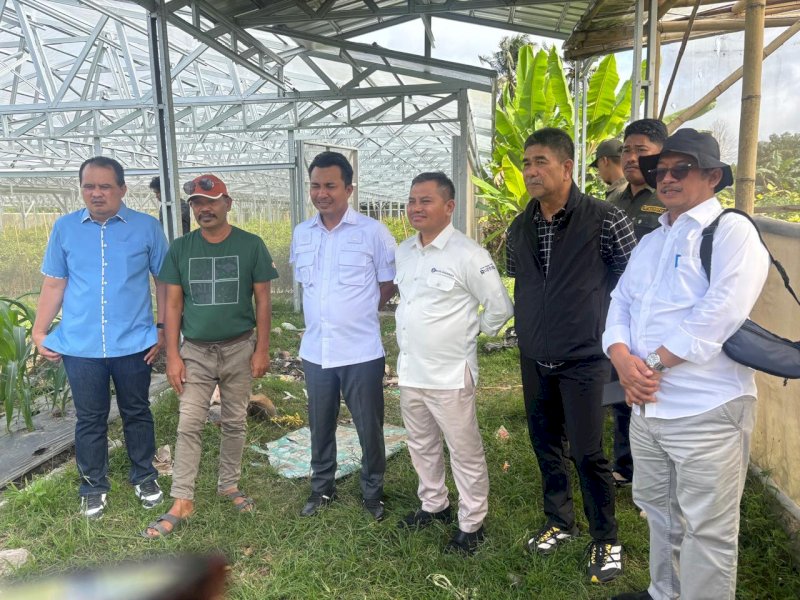 Bupati Luwu Utara Andi Abdullah Rahim bersama Haji Subhan. 