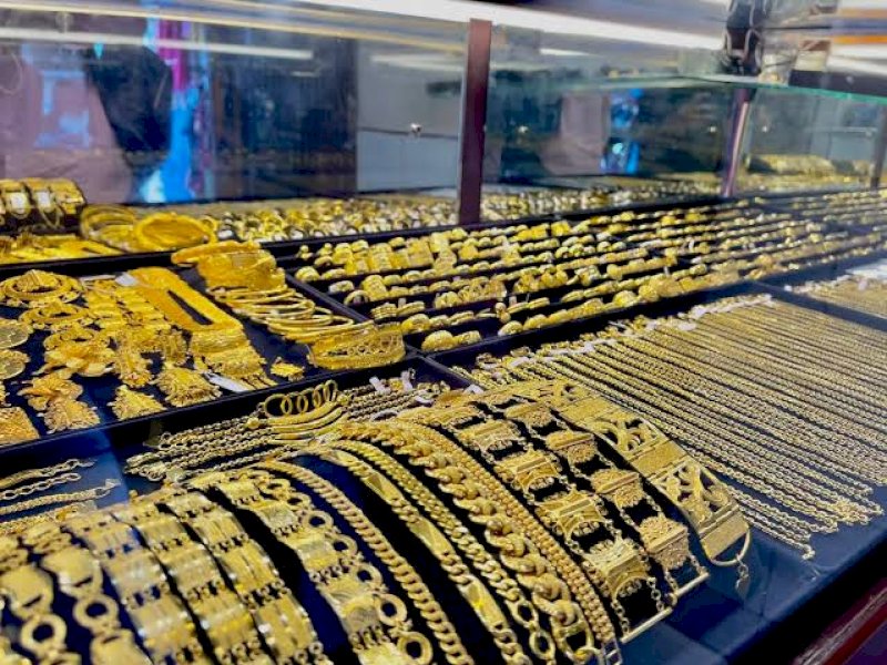 Harga Emas Ambruk, Hari ini jadi Rp1.896.000 per Gram.