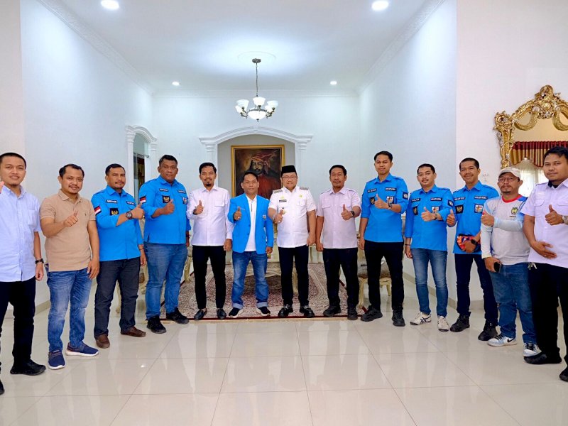 Wakil Bupati Gowa Darmawangsyah Muin menerima kunjungan pengurus Komite Nasional Pemuda Indonesia (KNPI) Kabupaten Gowa. 