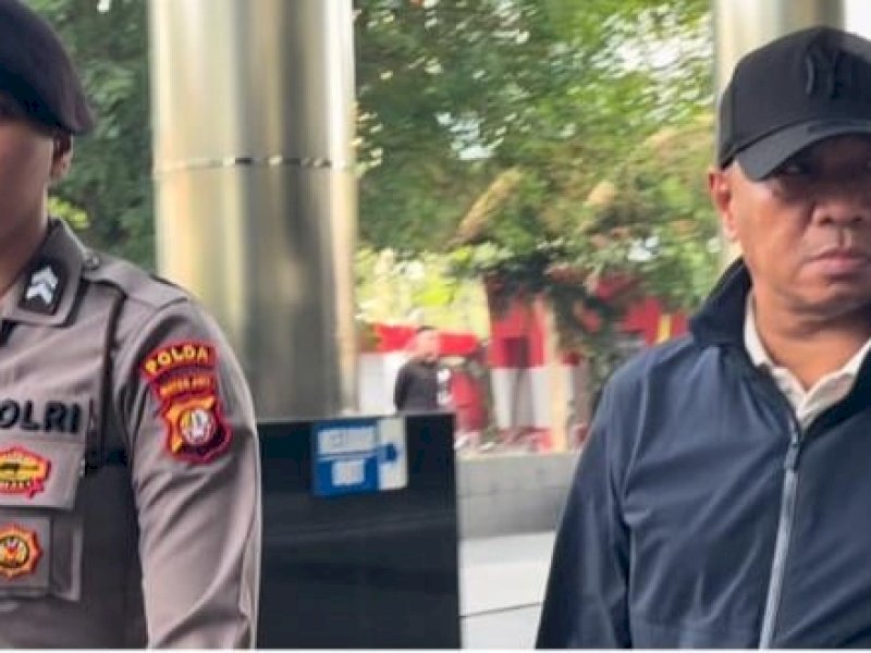 Bupati Tulungagung Gatut Sunu tiba di gedung KPK usai terjaring OTT. 