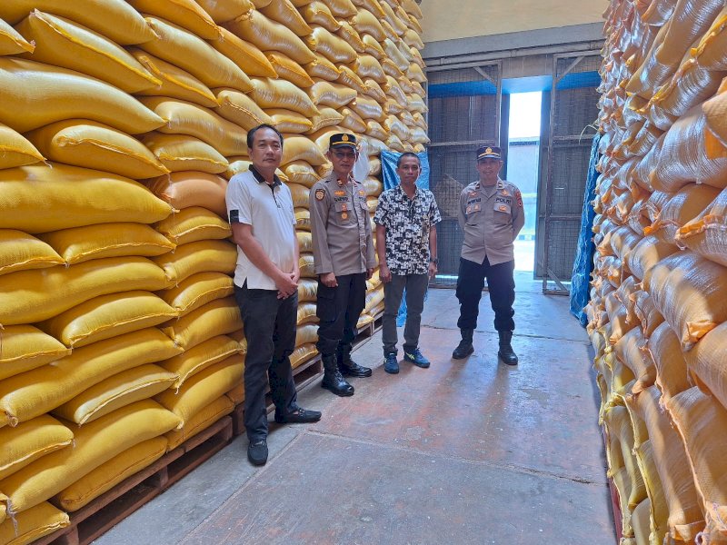 Kapolsek Maniangpajo Cek Beras-Jagung di Gudang Bulog, Stok Aman