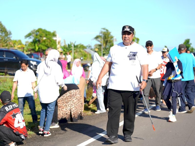 Bupati Chaidir Syam Pimpin Bersih-bersih Sampah Plastik di Kawasan Mamminasata 