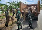 Koramil Tanasitolo Wajo Bersih-bersih Lingkungan, Libatkan Polri-Warga 
