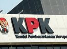 KPK Geledah Rumah Bupati Ponorogo Sugiri, Sita Alphard 