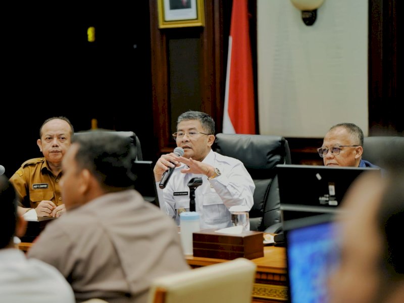 Wagub Jabar Erwan Setiawan memimpin Rapat Koordinasi dengan berbagai pemangku kepentingan di Gedung Sate. 