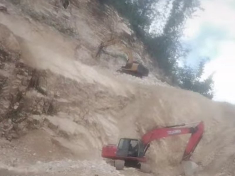 Aktivitas tambang ilegal di wilayah Parinding, Toraja Utara. 