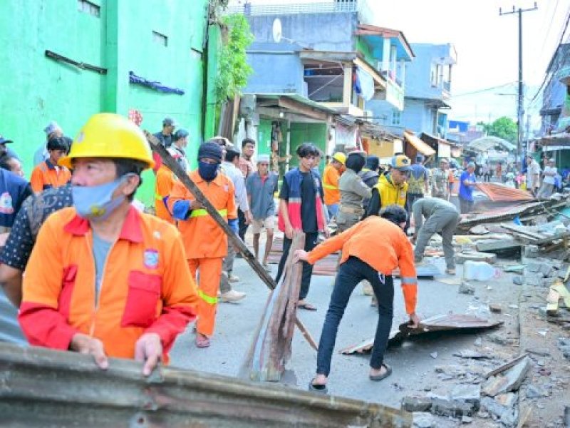 30 Tahun Tempati Trotoar, Pemkot Makassar Tertibkan PKL di Maccini Gusung  &nbsp;