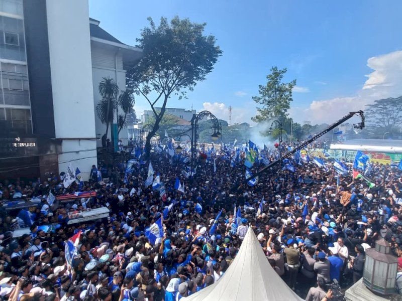 Persib Hattrick Juara, Ratusan Ribu Orang Birukan Kota Kembang