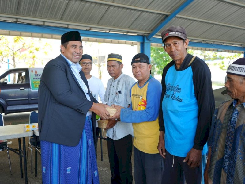 Pemkab Maros Salurkan 857 Kilogram Daging Kurban 