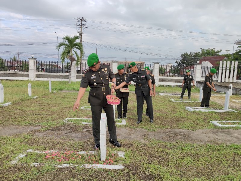 Sambut HUT ke-69 Kodam Hasanuddin, Kodim 1406/Wajo Ziarah ke TMP Empagae