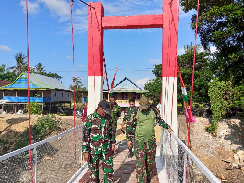 Dandim Wajo Dampingi Kasi Ter Kasrem 141/TP Tinjau Jembatan di Wilayah Wajo
