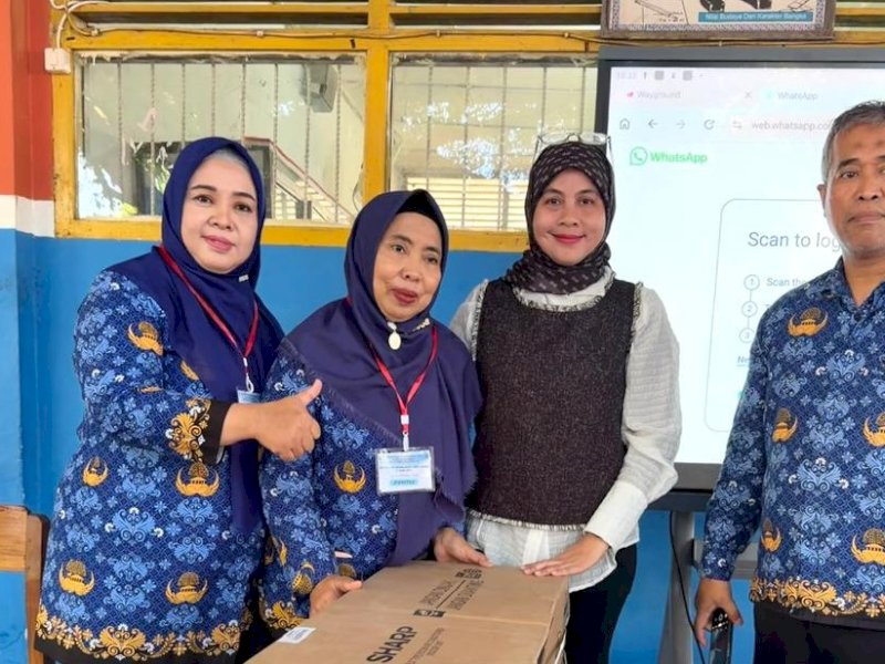Diinisiasi Amirullah Abbas, Alumni Serahkan Bantuan AC ke SMPN 1 Pallangga Gowa 
