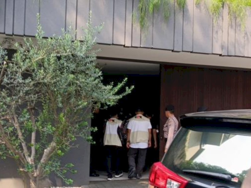 KPK Geledah Rumah Eks Wamen Imipas Silmy Karim di Kebayoran Jaksel 