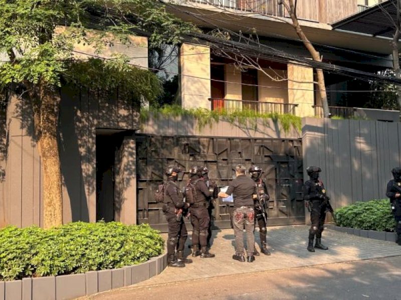 Suasana rumah Silmy Karim saat digeledah KPK. 