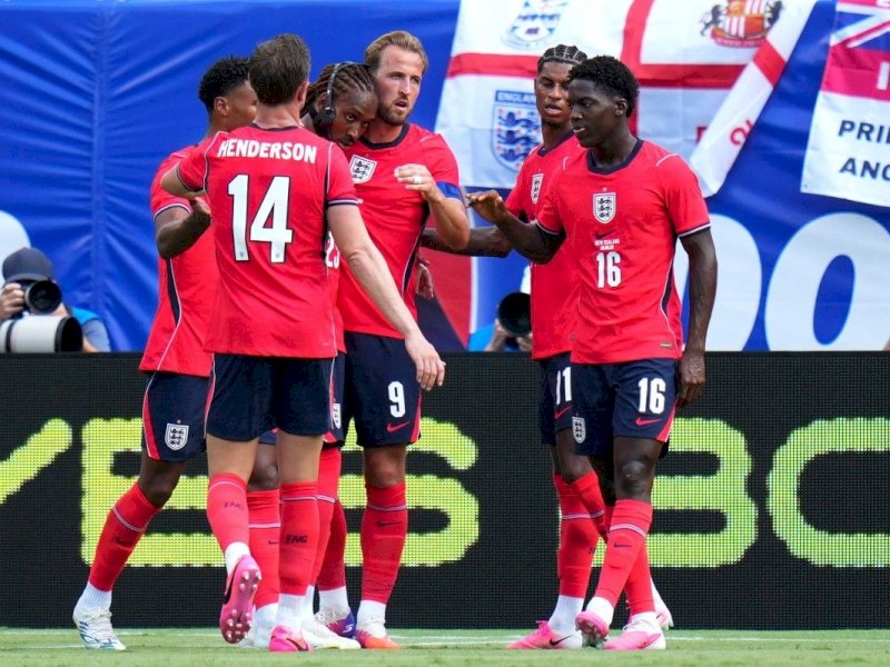 Pemain Inggris merayakan gol ke gawang Selandia Baru. (int) 