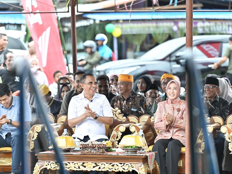 Gubernur Sulawesi Tengah Anwar Hafid menghadiri Festival Kuliner Lalampa Toboli yang digelar di kawasan eks Jembatan Timbangan Toboli, Kabupaten Parigi Moutong. 