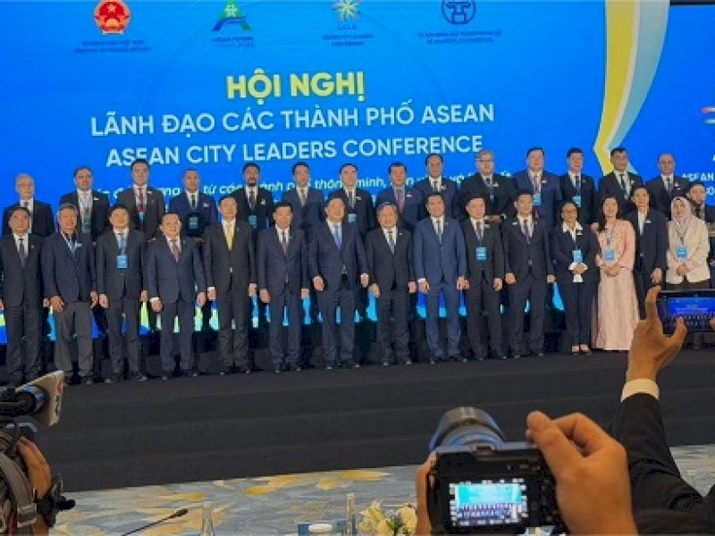 Ajang ASEAN City Leaders Conference di Hanoi, Vietnam. 