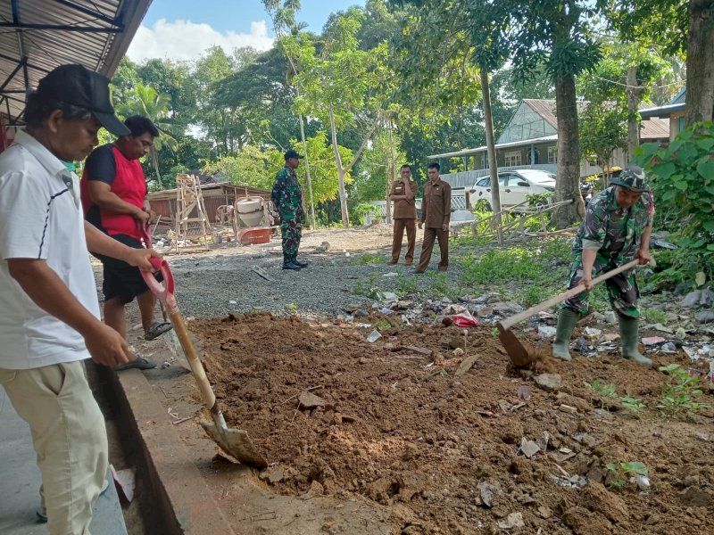 Bersih-bersih Lingkungan, Koramil Majauleng Wajo Libatkan Warga-Pelajar 