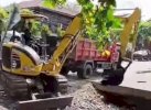 Dinas PU Makassar Keruk Sedimen Drainase Jalan Sultan Abdullah, Kerahkan Ekskavator 