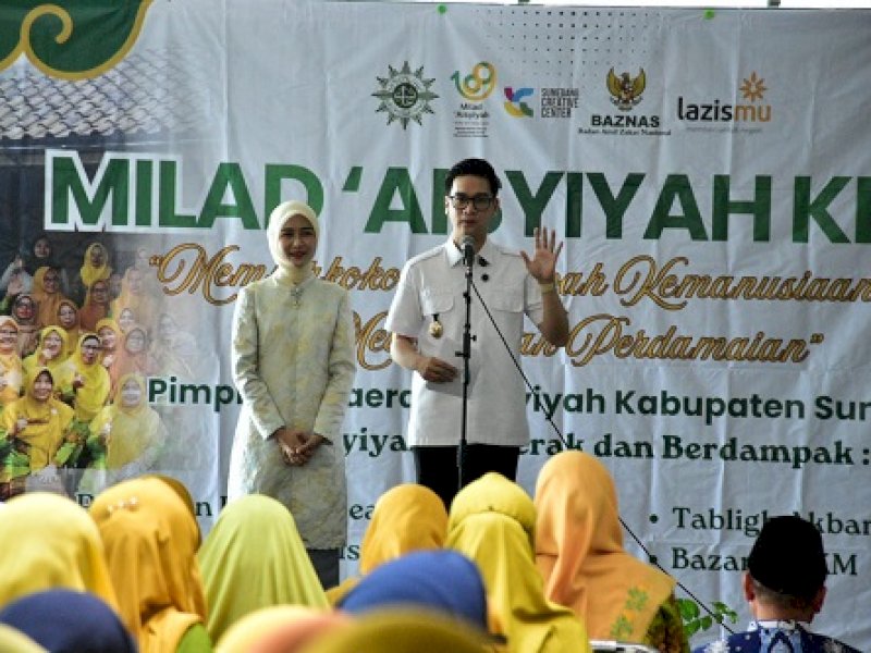 Wakil Bupati Sumedang M Fajar Aldila didampingi istrinya yang juga Wakil Ketua TP PKK Astria Dita Oktavia menghadiri Milad ke-109 Aisyiyah di Gedung Creative Center. 