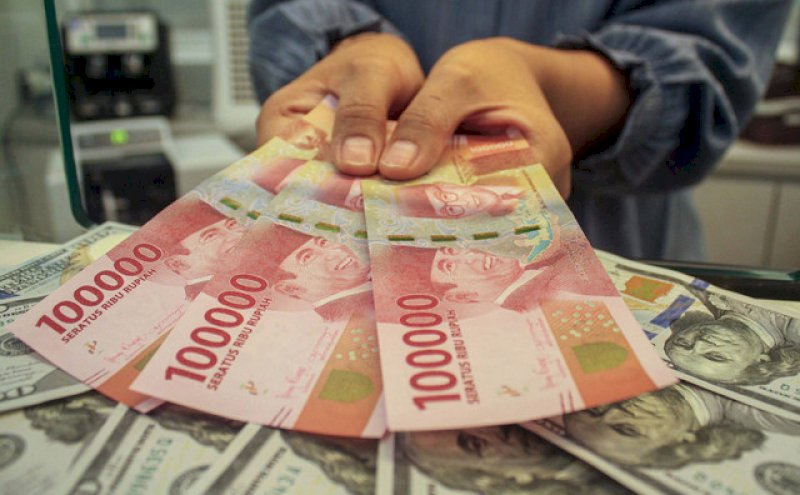 Rontok! Rupiah Kian Dekati Rp18.000 per Dolar AS