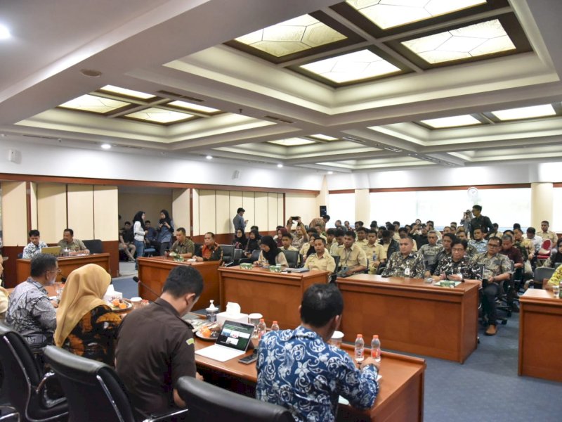 Rapat koordinasi pengawasan Program MBG yang digelar di Aula Bank BJB Lantai 3 Kuningan. 