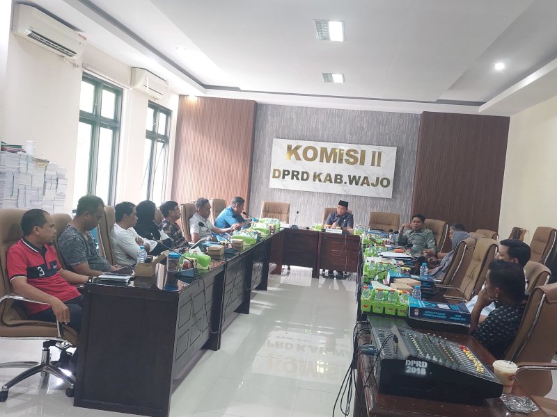 Komisi II Bidang Ekonomi dan Keuangan DPRD Kabupaten Wajo menggelar rapat dengar pendapat (RDP). 