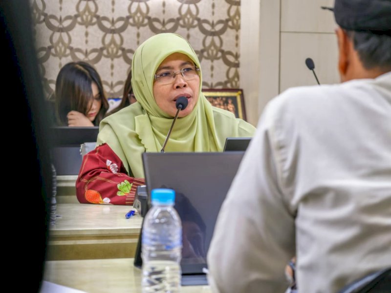 Siti Muntamah menerima audiensi masyarakat terkait pelaksanaan Sistem Penerimaan Murid Baru (SPMB) 2026.