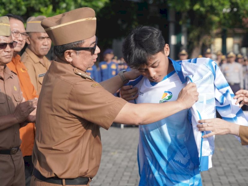 Bupati Garut Abdusy Syakur Amin, secara resmi melepas kontingen asal Kabupaten Garut yang akan berlaga di Pekan Olahraga Pelajar Wilayah Daerah (Popwilda) Jawa Barat 2026,