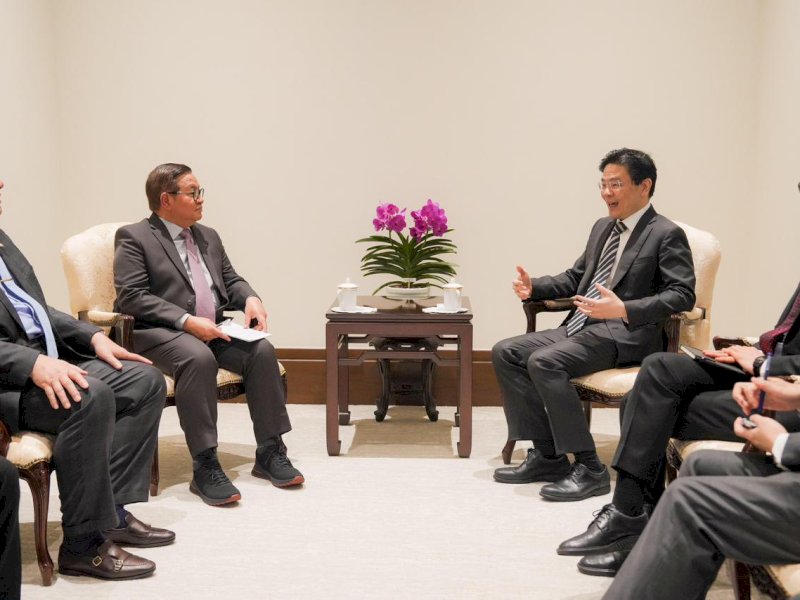 Gubernur DKI Jakarta, Pramono Anung, bertemu Perdana Menteri Singapura, Lawrence Wong, di Istana Perdana Menteri Singapura. 