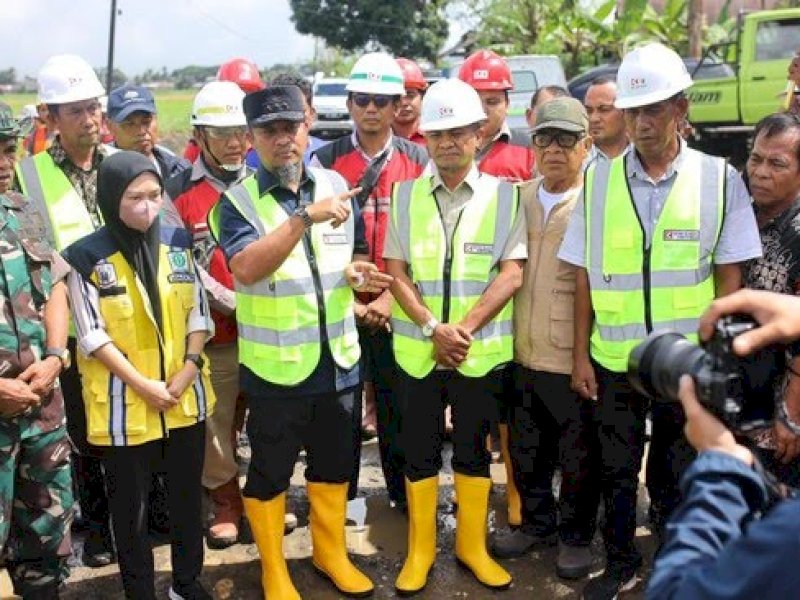 Gubernur Sulsel Andi Sudirman Sulaiman groundbreaking di Kecamatan Bengo. 