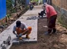 Respons Aduan Warga, Dinas PU Makassar Lakukan Pemasangan Paving Blok di Jalan Birta Manggala 