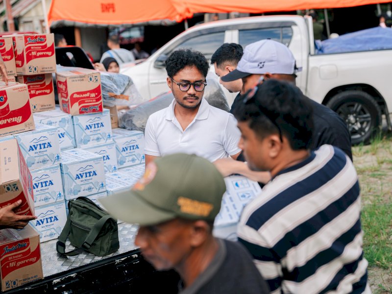 Muhammad Fathur Razaq menyalurkan ratusan paket bantuan sembako kepada warga di Kecamatan Nokilalaki dan Kecamatan Palolo, Kabupaten Sigi. 
