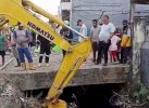 Keruk Drainase di Cenderawasih 5, Dinas PU Makassar Kerahkan 30 Satgas-1 Ekskavator