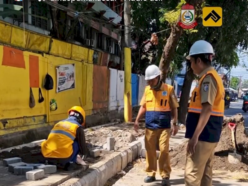 Dinas PU Makassar Tata Ulang Trotoar Tinumbu Pascapembongkaran Bangunan Liar