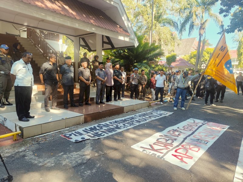 Demo ke DPRD Wajo, PMII Soroti BGN hingga Kesejahteraan Guru