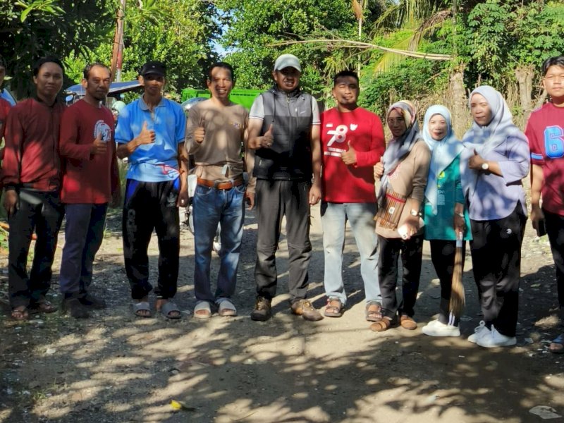 Kadis DLH Wajo Pimpin Bersih-bersih Lingkungan, Serentak di 16 Kelurahan 