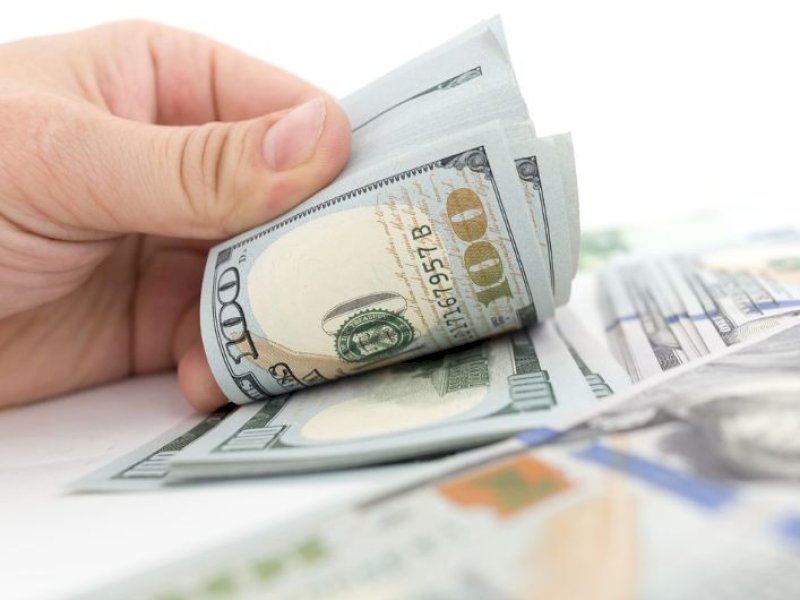 Dolar AS Kian Perkasa, Hari ini Dekati Level Rp18.000