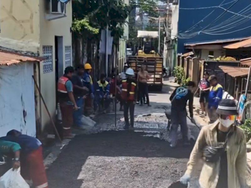 Tingkatkan Kualitas Infrastruktur, Dinas PU Makassar Lakukan Penambalan di Jalan Harimau 