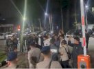 Sejumlah Pria Rambut Cepak Bersenjata Datangi Polda Metro Jaya, TNI Membantah