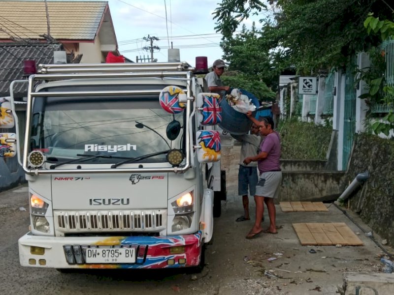 Wujudkan Program Mapaccing, DLH Wajo Tambah 10 Armada Sampah