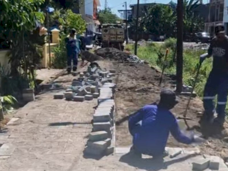Dinas PU Makassar Lakukan Pemasangan Paving Blok di Jl Nurul Muttahid 1&nbsp;