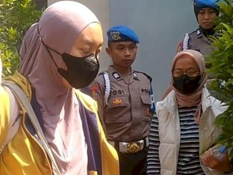 Istri Bupati Pemalang dr Noor Ikut Kena OTT KPK, Dibawa Pakai Bus ke Jakarta