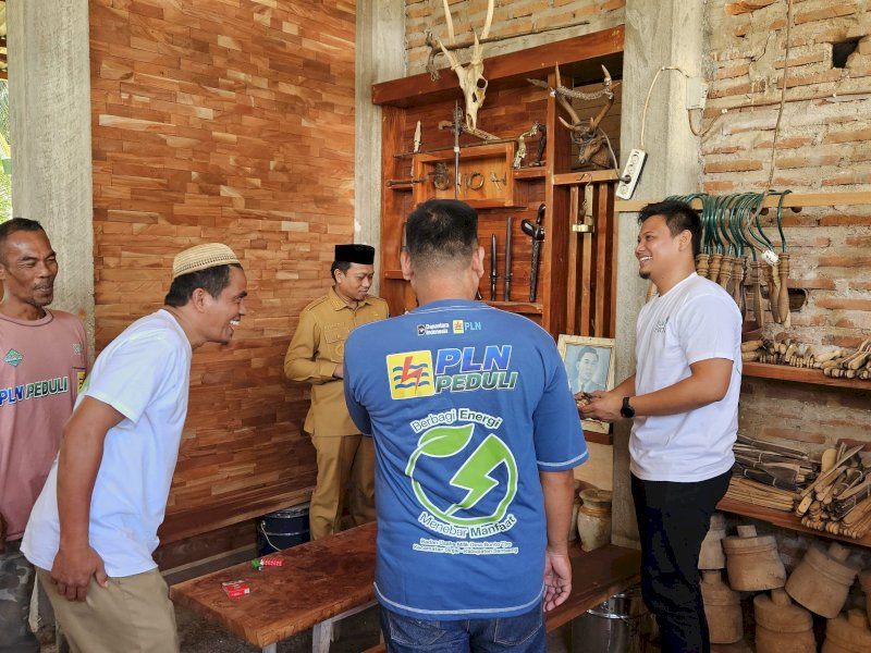 Dorong Pemberdayaan Ekonomi, PLN UIP Sulawesi Bantu UMKM Mebel di Pohuwato 